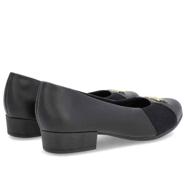 Scarpin Preto Couro Bico Redondo Tecido Lateral - Imagem 6