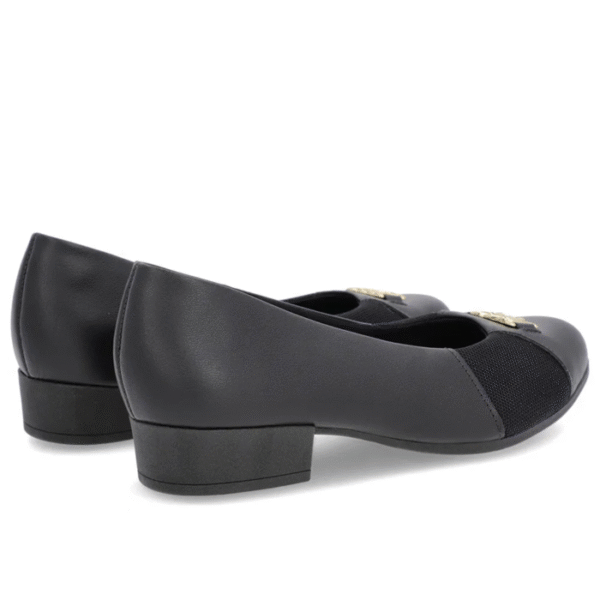 Scarpin Preto Couro Bico Redondo Tecido Lateral - Imagem 5