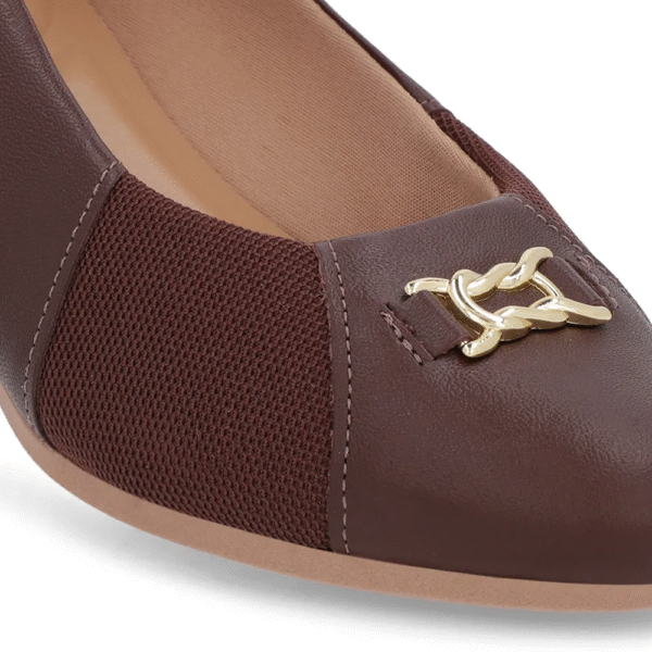 Scarpin Marrom Couro Bico Redondo Tecido Lateral - Imagem 10