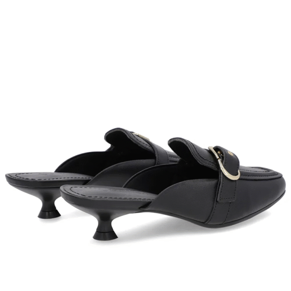 Mule Preta Couro Salto Kitten Fivela - Imagem 6