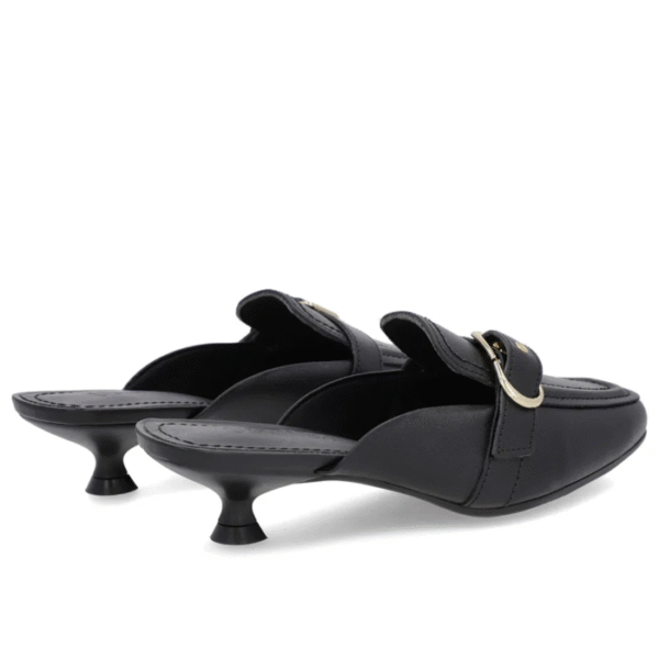 Mule Preta Couro Salto Kitten Fivela - Imagem 5